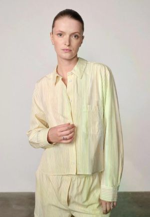  yellow stripe